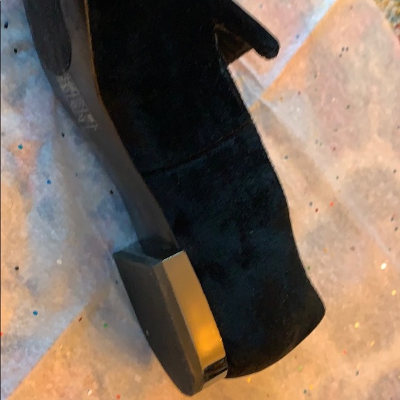 Shoe - Picture 2 of 3